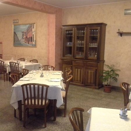 Hotel Ticino Ristorante Chierico Carbonara al Ticino Dış mekan fotoğraf