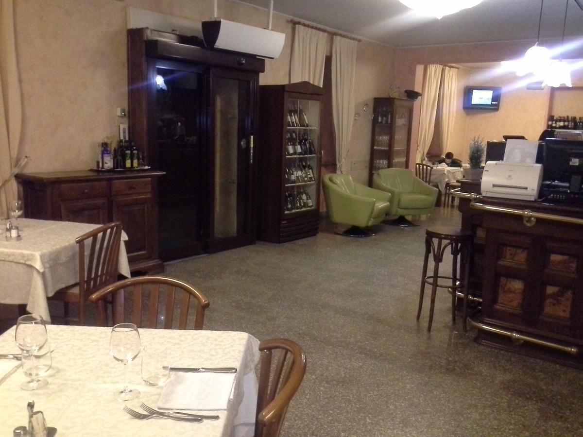 Hotel Ticino Ristorante Chierico Carbonara al Ticino Dış mekan fotoğraf